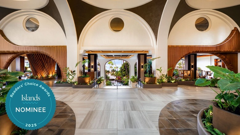 Arches in the lobby at the Fairmont Kea Lani