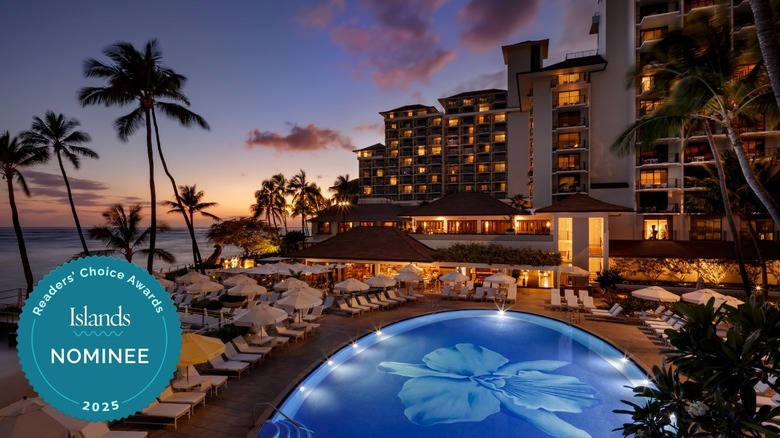 Swimming pool at Halekulani Hotel at dusk