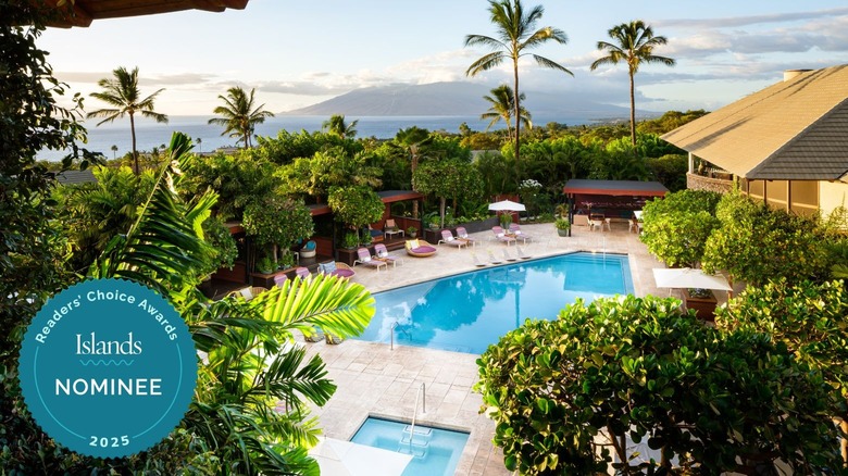 Hotel Wailea swimming pool at sunset