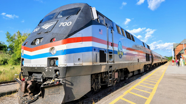 An Amtrak train at the Niagara Falls station on a sunny day