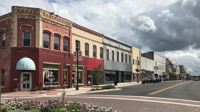Storefronts along a street in Reidsville on a cloudy day