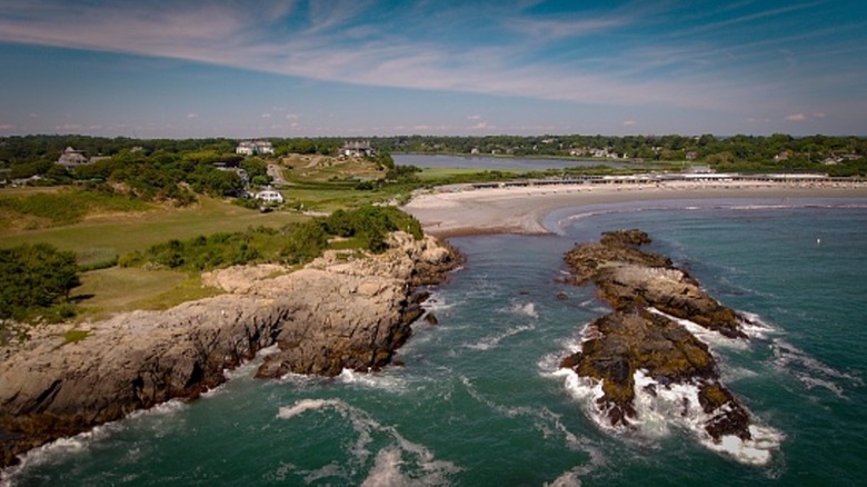 A rocky shorline at a Rhode Island beach