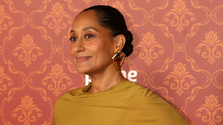 The star of Solo Traveling with Tracee Ellis Ross poses for a camera on the red carpet of a TV premiere, dressed to impress