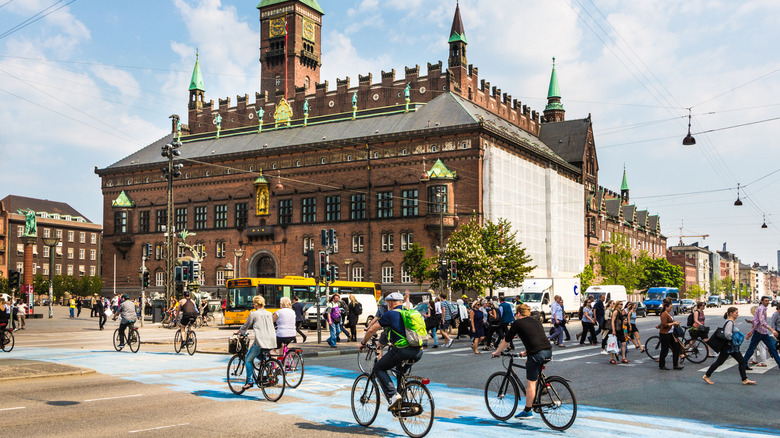 Bikers in Copenhagen crossing the street