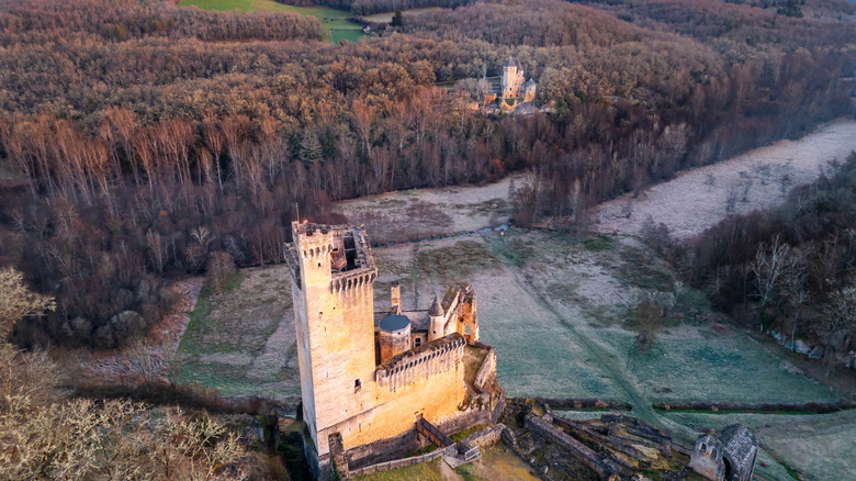 Sunrise over the Château de Commarque