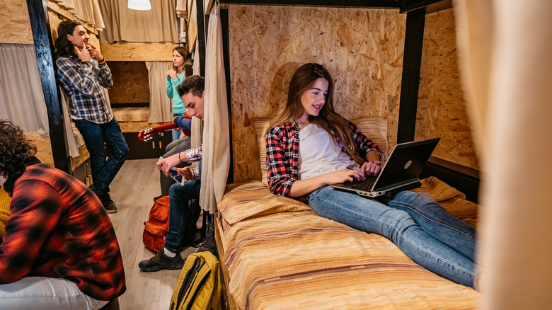 hanging out youth hostel beds