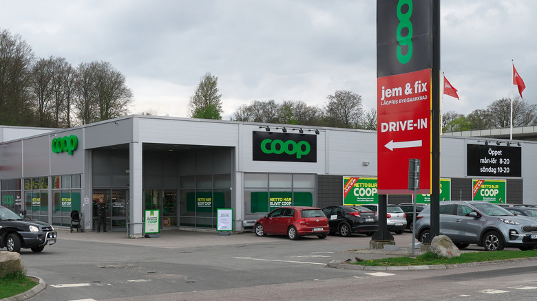 Exterior of a grocery store north of central Karlshamn, Sweden