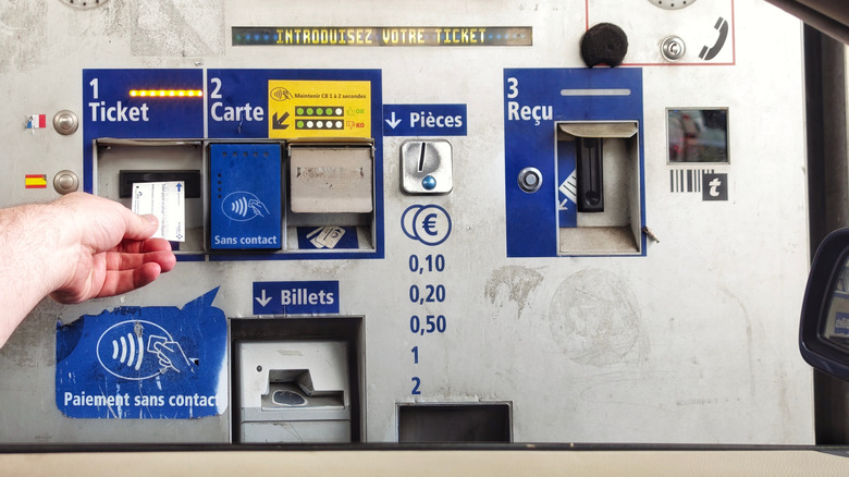 Toll booth payment in France