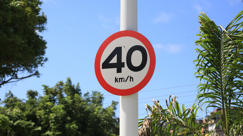 40 km/hr sign