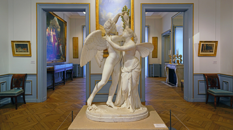 Marble statues at entrance of Musée Marmottan Monet