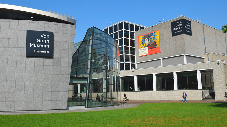 Van Gogh museum sunny day