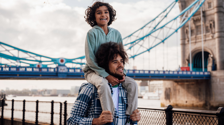 Parent and child sightseeing in London