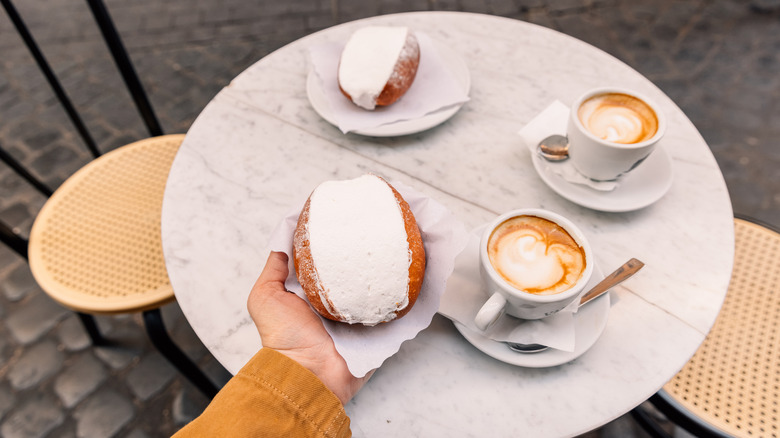 Italian lattes with sweet buns
