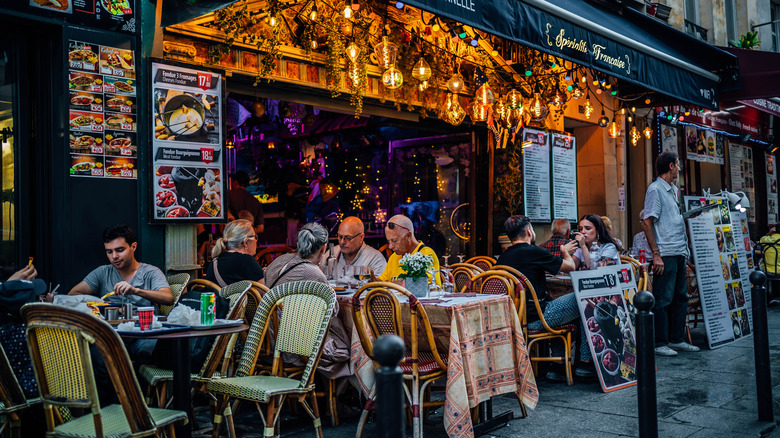 People dining at at a restaurant in Paris
