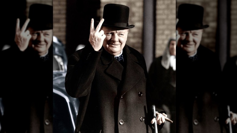 Winston Churchil v for victory sign