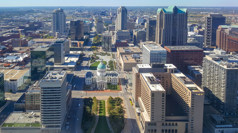 Buildings and parks in downtown St. Louis, Missouri