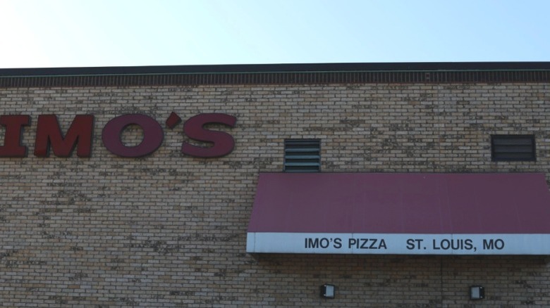Facade of an Imo's Pizza in St. Louis, Missouri
