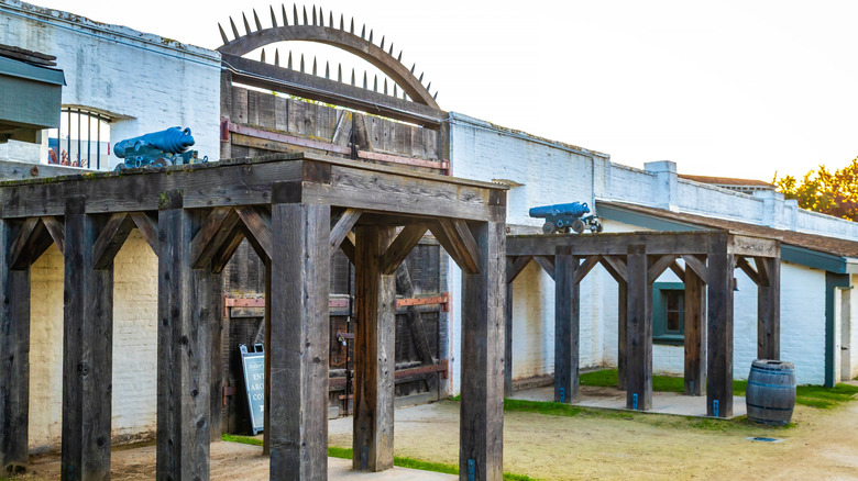 The entrance to Sutter's Fort State Historic Park