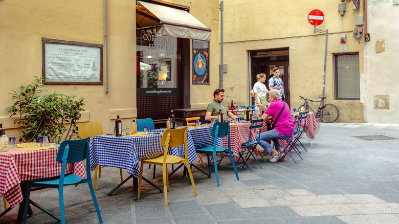 Florentine trattoria al fresco dining