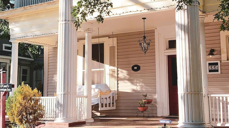 The facade of O'Casey's Boutique Inn in Monte Vista, San Antonio