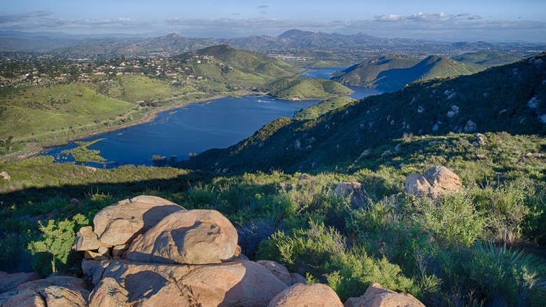 Grassy, mountainous landscape surrounding Lake Hodges in Rancho Bernardo, California