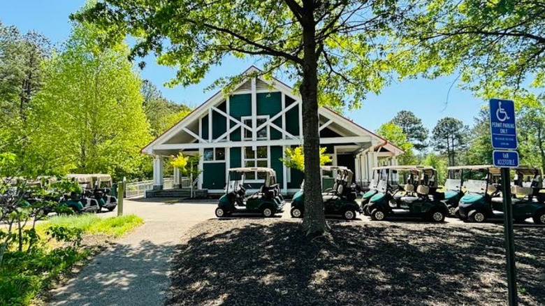 The clubhouse at Arrowhead Pointe Golf Club