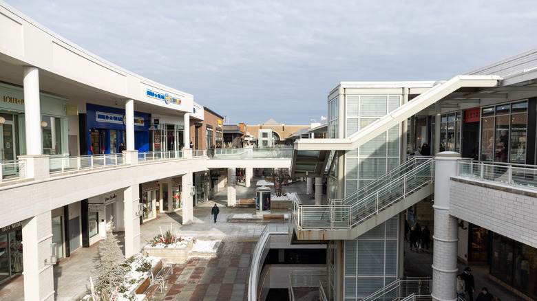 Oakbrook Center Mall in the winter