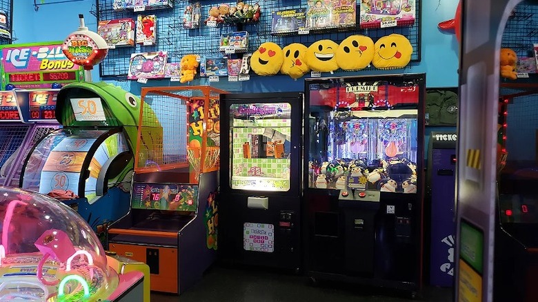 Arcade machines and prizes on a wall at Zig-E's Funland