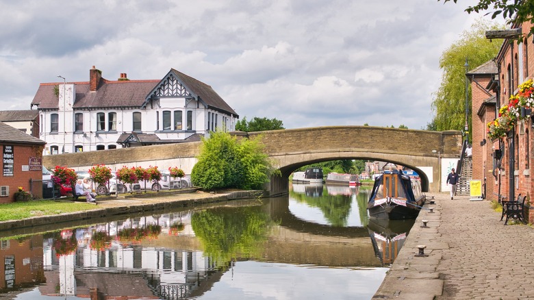 This historic Old Packet House next to a stone bridge crossing the Leeds-Liverpool canal