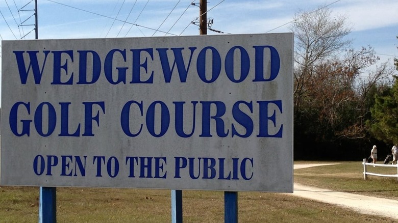 Sign welcomes players to Wedgewood Golf Course
