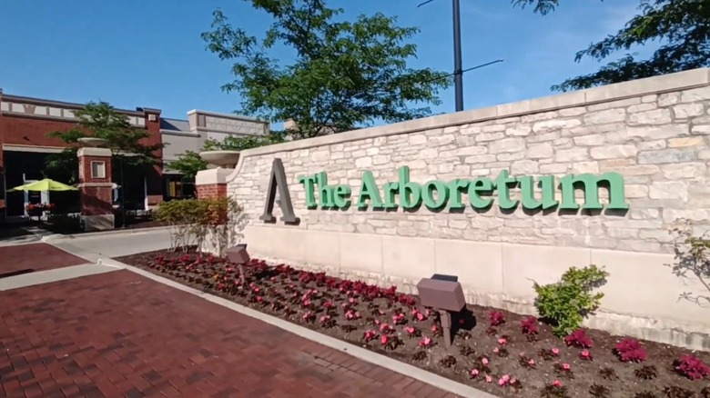 The Arboretum of South Barrington entrance