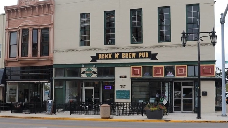 Exterior of Brick N' Brew Pub in Napoleon, Ohio