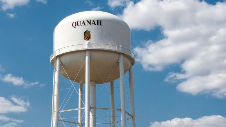 Water tower in Quanah, Texas