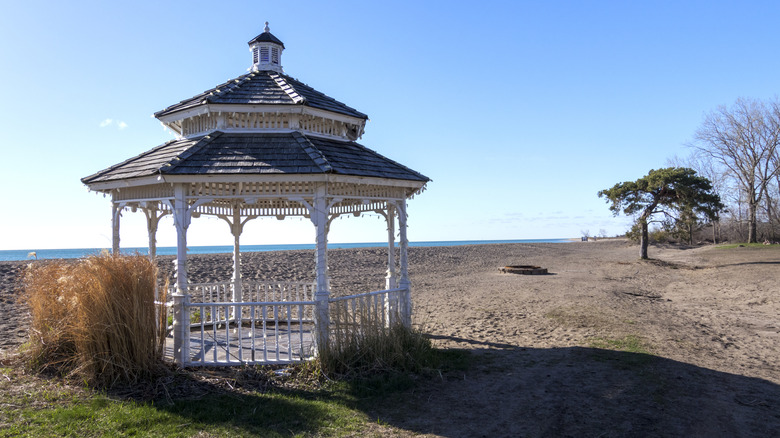 Gazebo at Illinois Beach State Park on sunny day