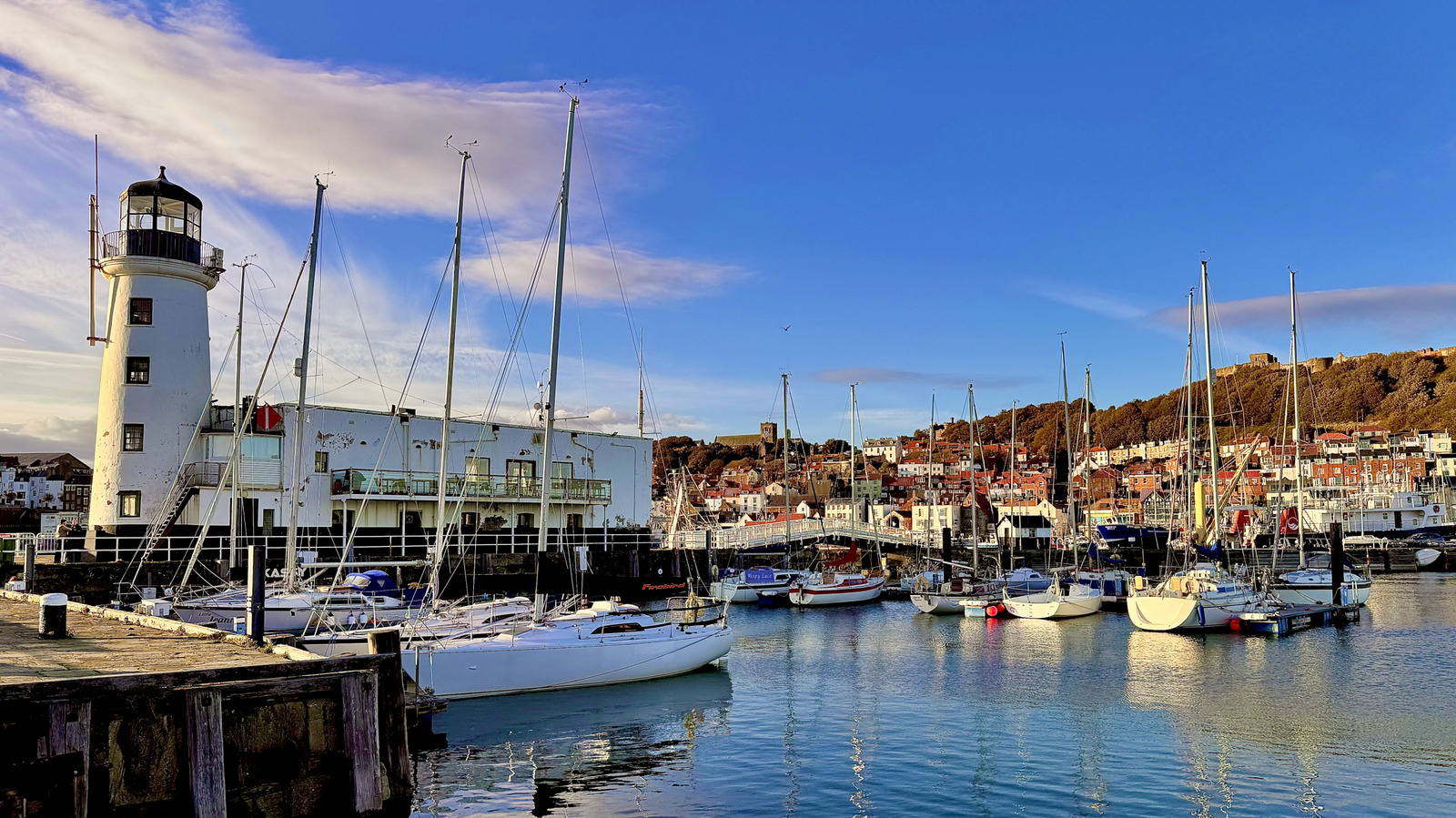 Under 2 Hours From Leeds Is England's Beautiful Seaside Town With Beaches, Fresh Seafood, And A Castle