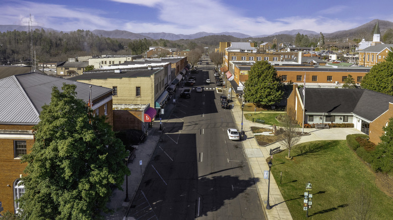 View of downtown Franklin, North Carolina with the Nantahala National Forest surrounding the town