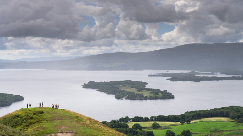 Hikes enjoying the view of Loch Lomond and its islands