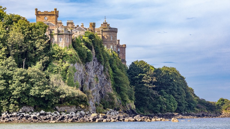 Culzean Castle and the nearby cliffs on a sunny day