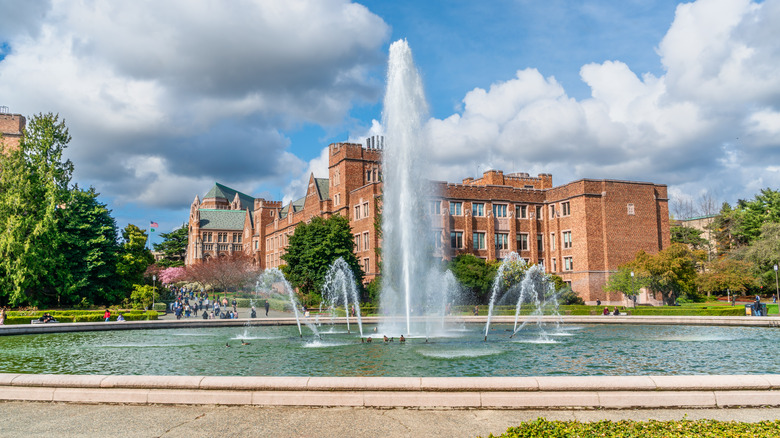 Fountain on University of Washington campus