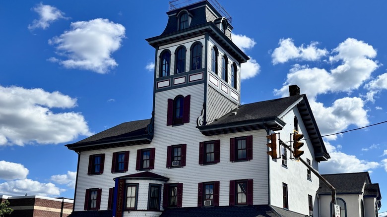The Washington House Hotel and Restaurant in Sellersville, Pennsylvania, surrounded by blue skies