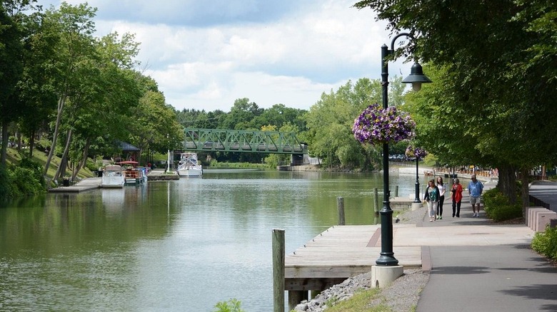 A paved stretch along the Erie Canalway Trail