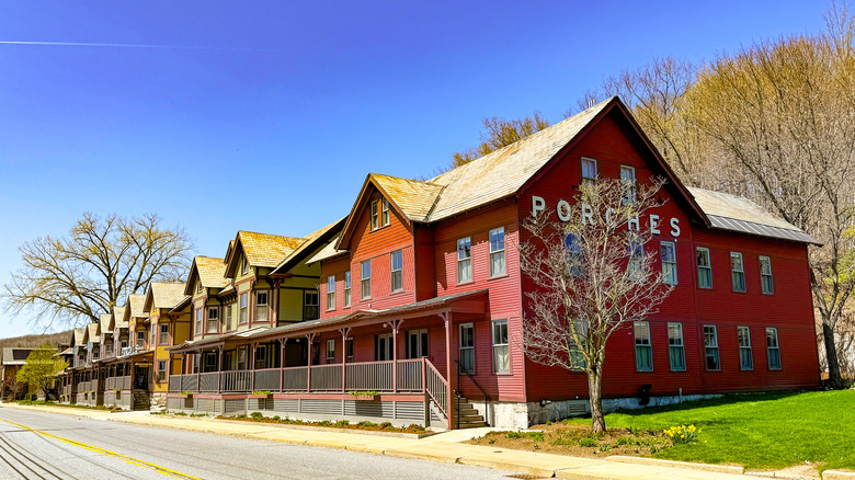 The exterior of Porches Inn at Mass MoCA