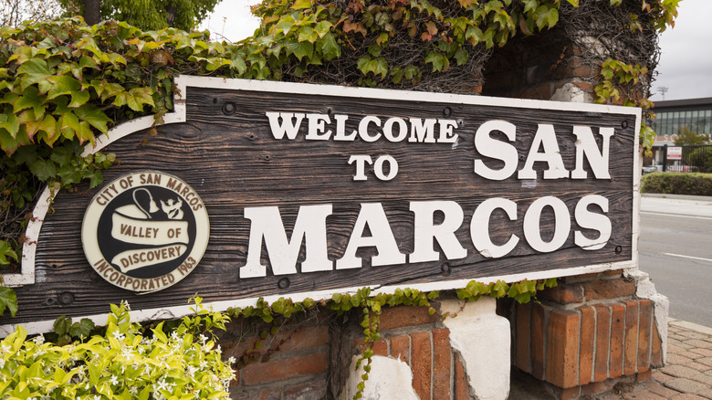 A sign welcoming people to San Marcos