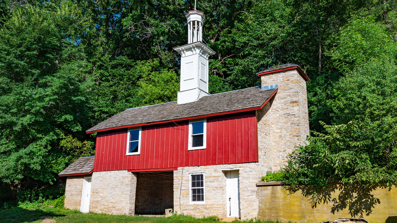 Red barn in minnesota