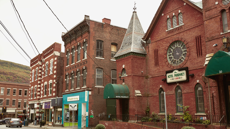 Exterior of shops and red buildings in downtown Battleboro