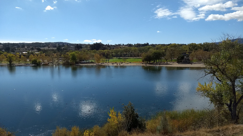 View of the trail along the lake at Shadow Cliffs Regional Recreation Area