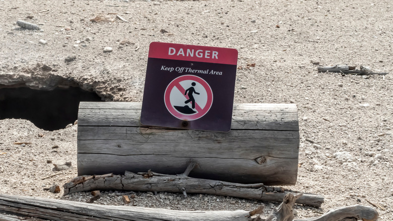 Keep off thermal area sign