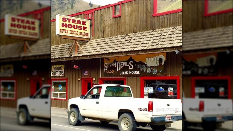 Exterior of Seven Devils Saloon in Idaho