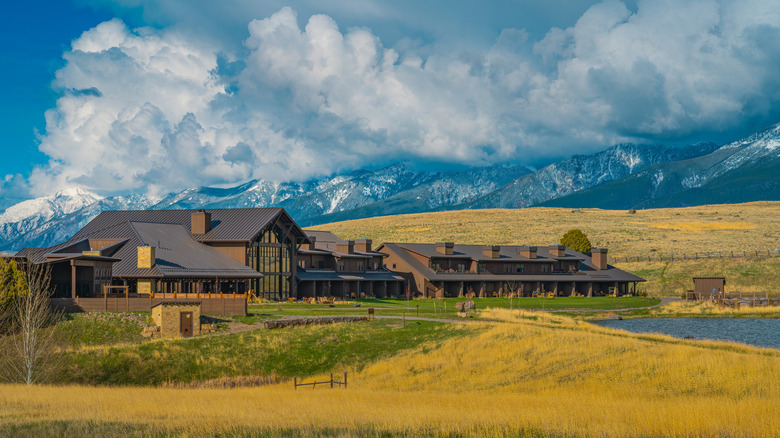 Exterior view of Sage Lodge