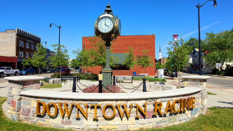 The Downtown Racine welcome sign